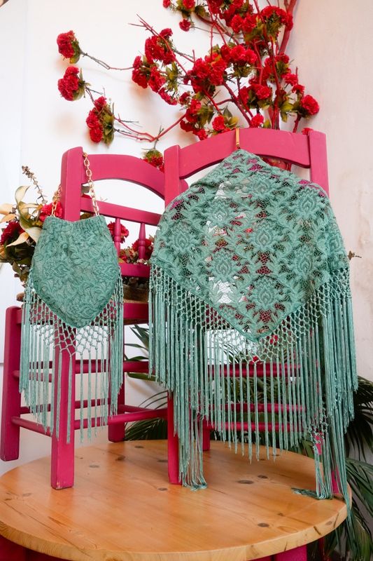 Conjunto mantoncillo y bolso aqua. Preventa 