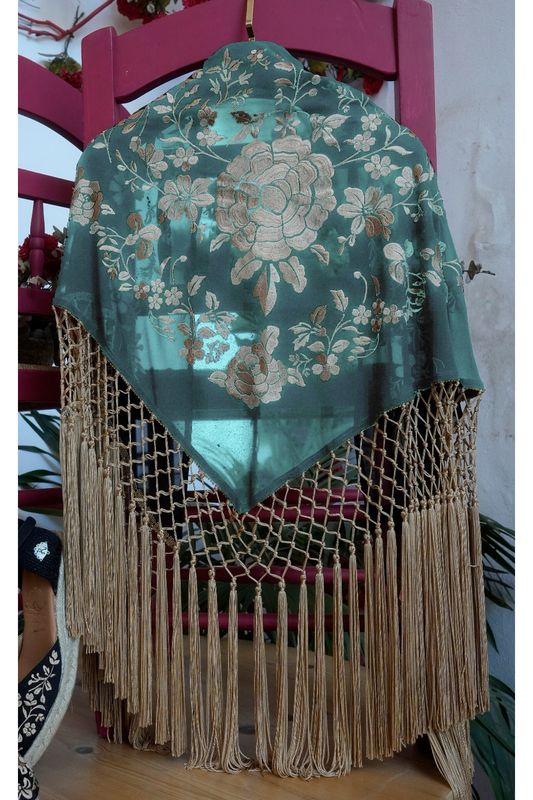 Mantón bordado verde agua. Preventa 