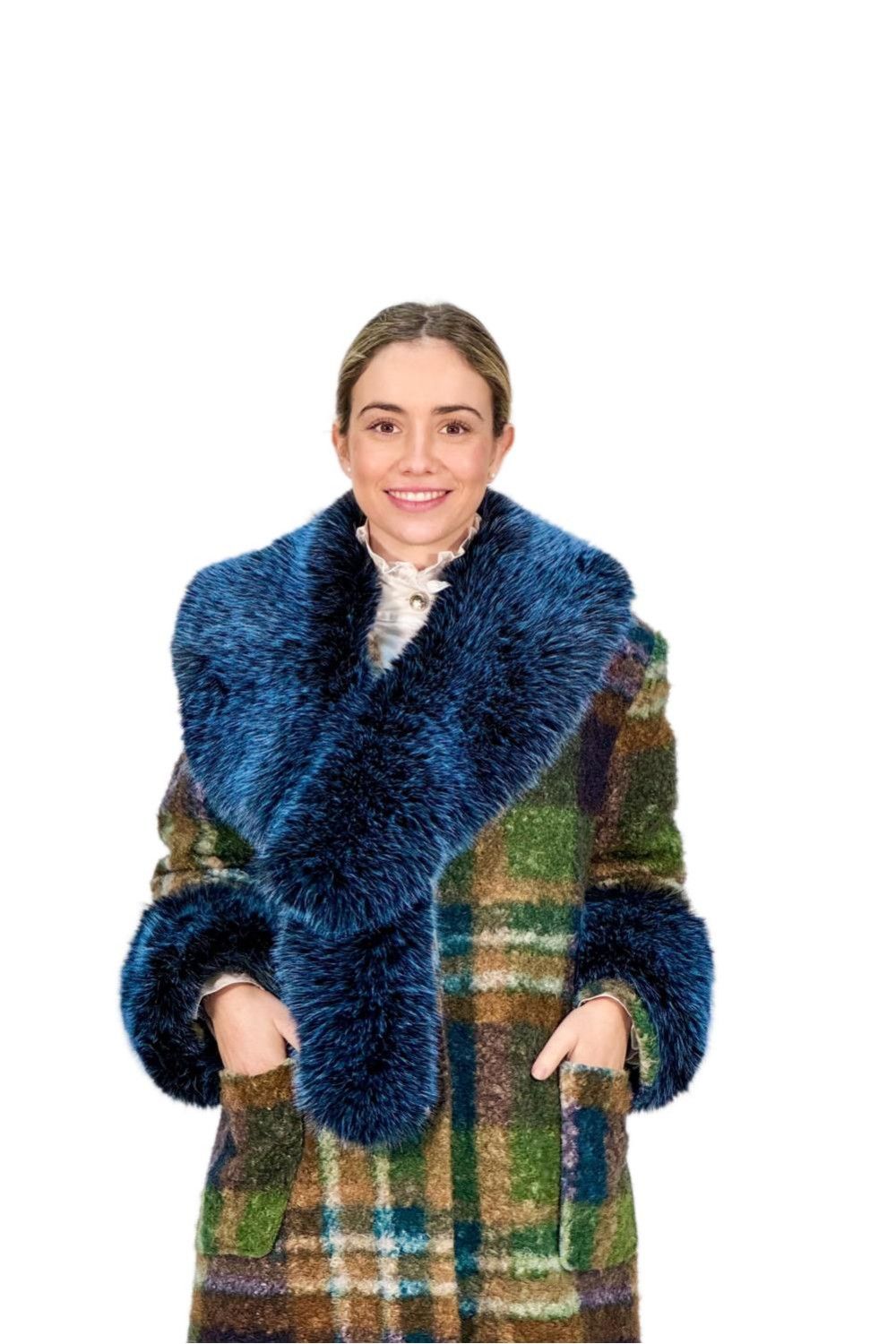 Cuello y brazaletes azul