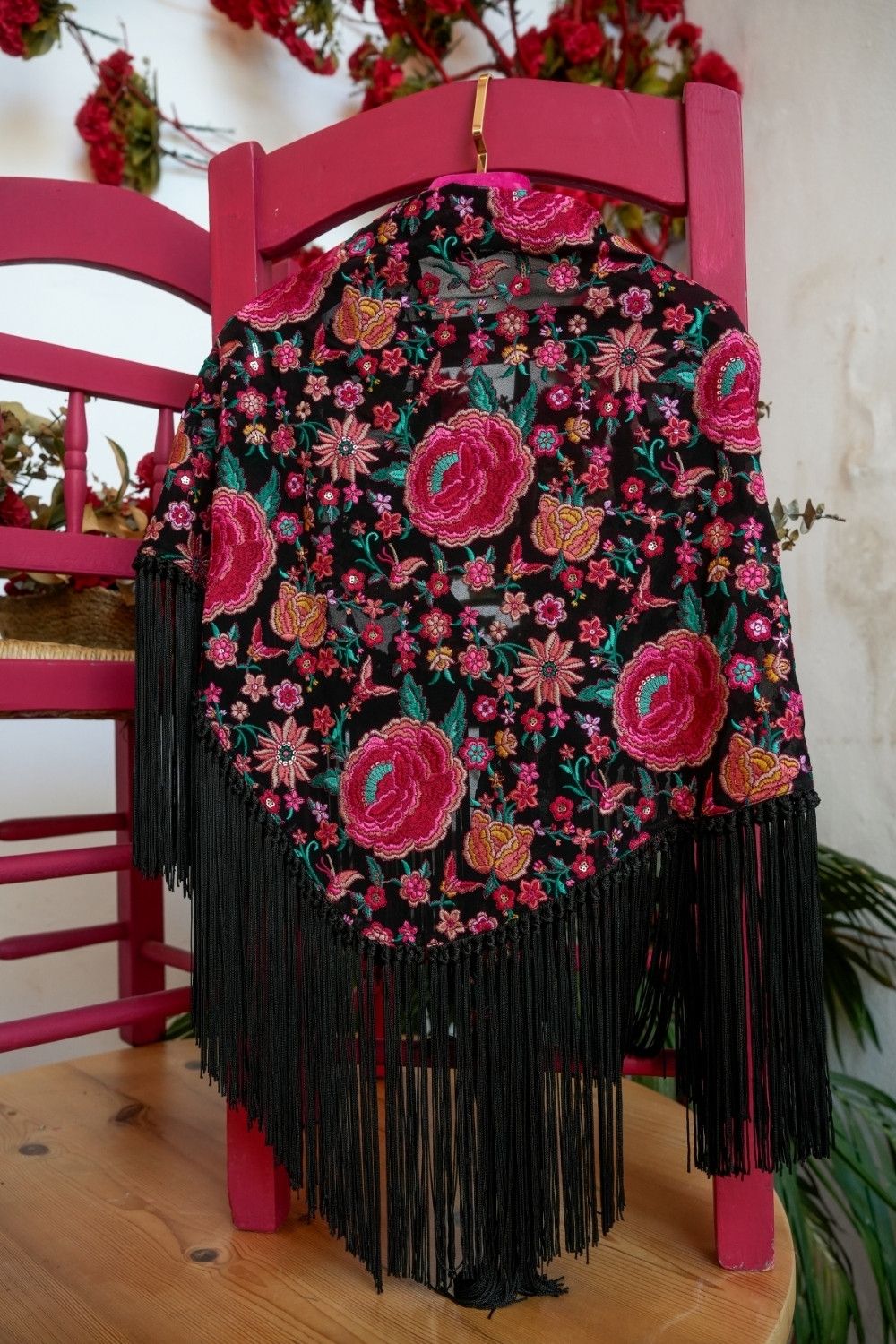 Conjunto bolso + mantón bordado.