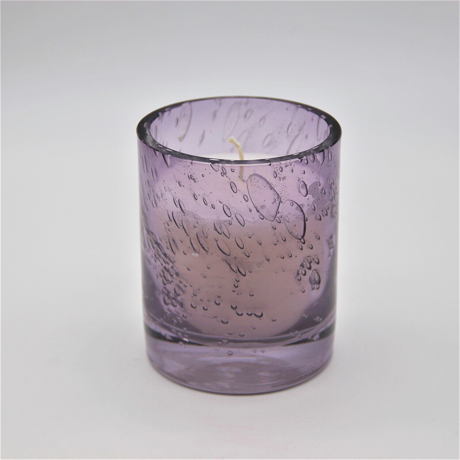 Свеча ароматизированная в сиреневом стакане 9.2*7.8 см