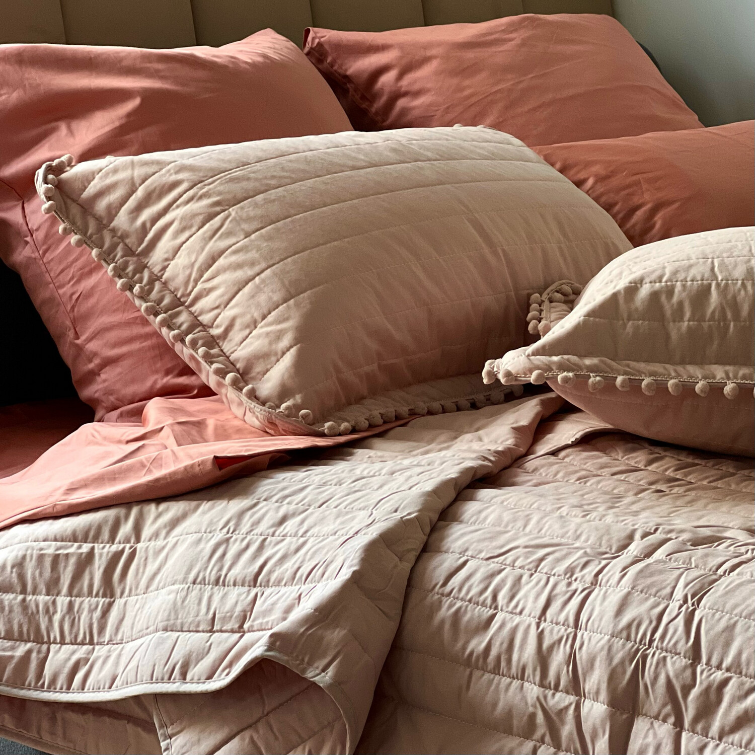 Комплект постельного белья из сатина кораллового цвета 1.5 спальный