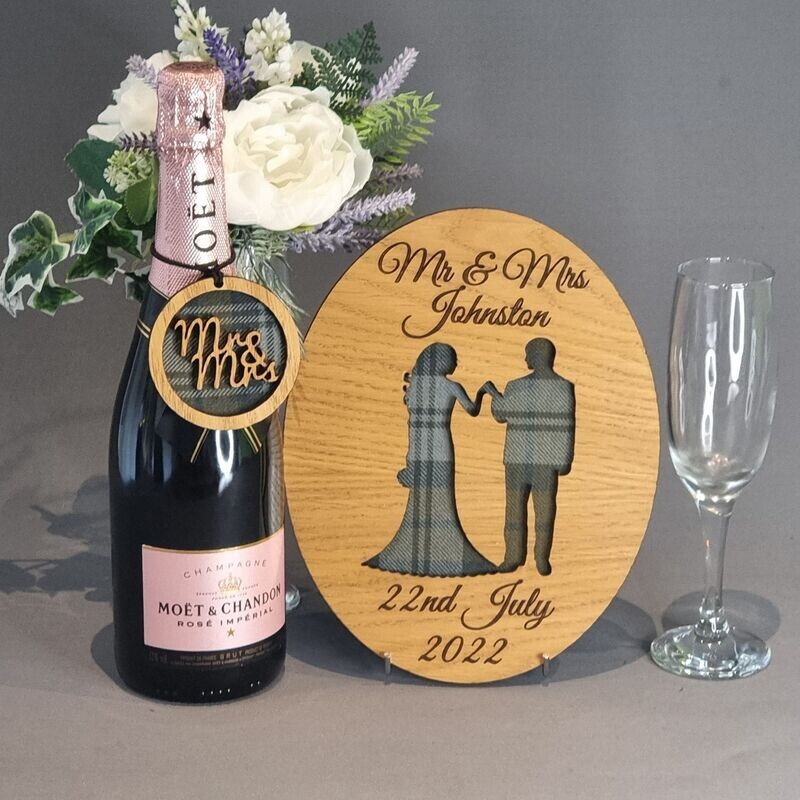 Mr & Mrs Scottish couple Wee Wedding Frame - oval