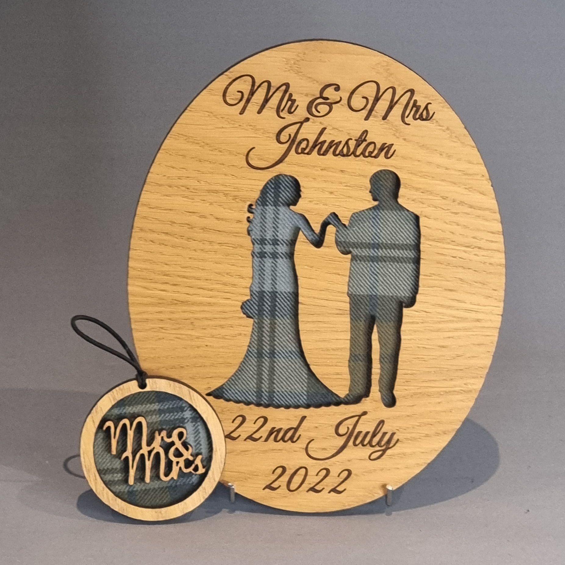 Mr & Mrs Scottish couple Wee Wedding Frame - oval
