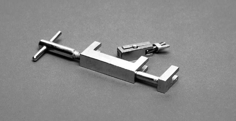 Upright Hammerhead Extractor
