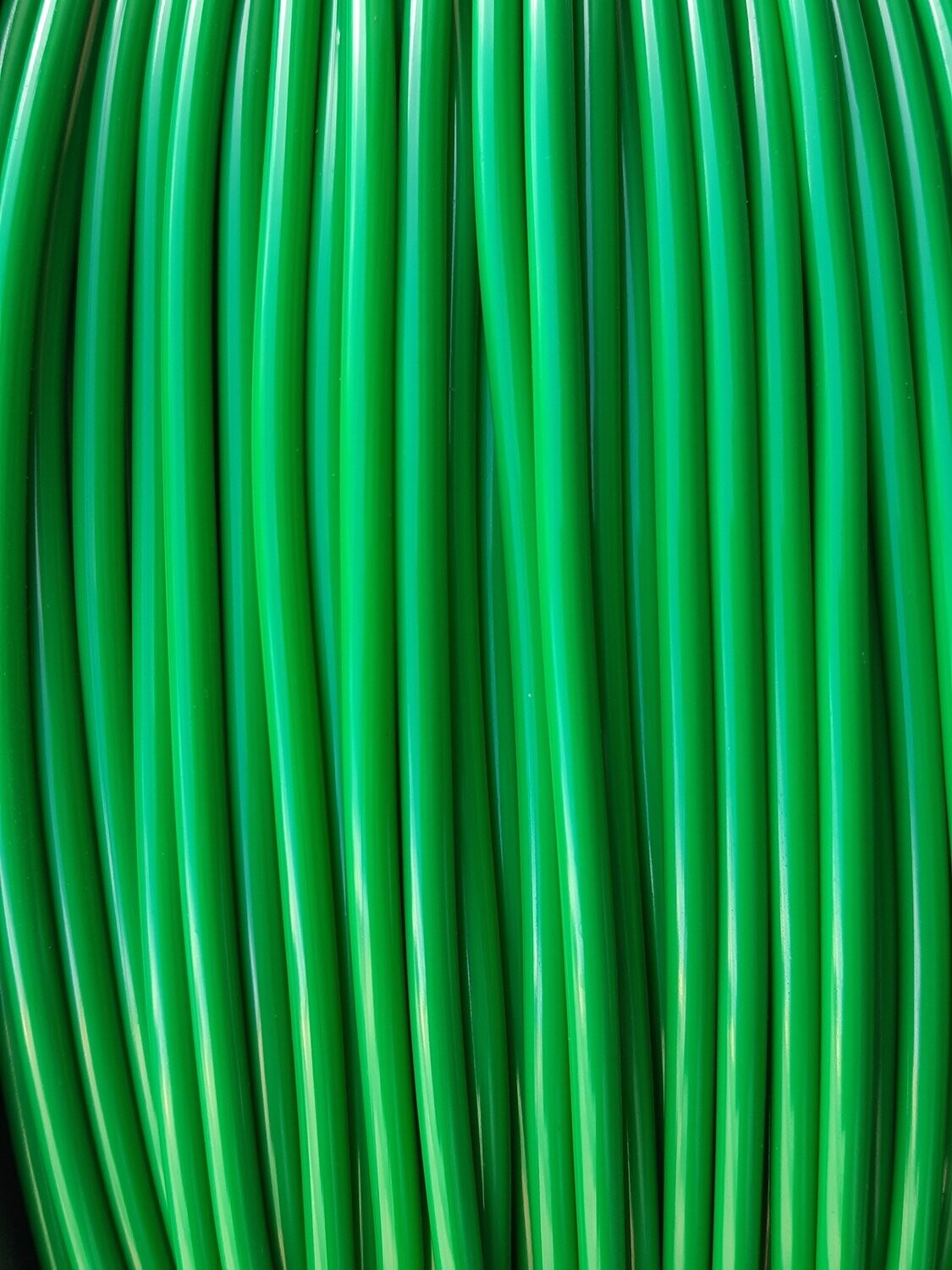 FIL VERT PLEIN DE 4mm DE DIAMETRE (environ)