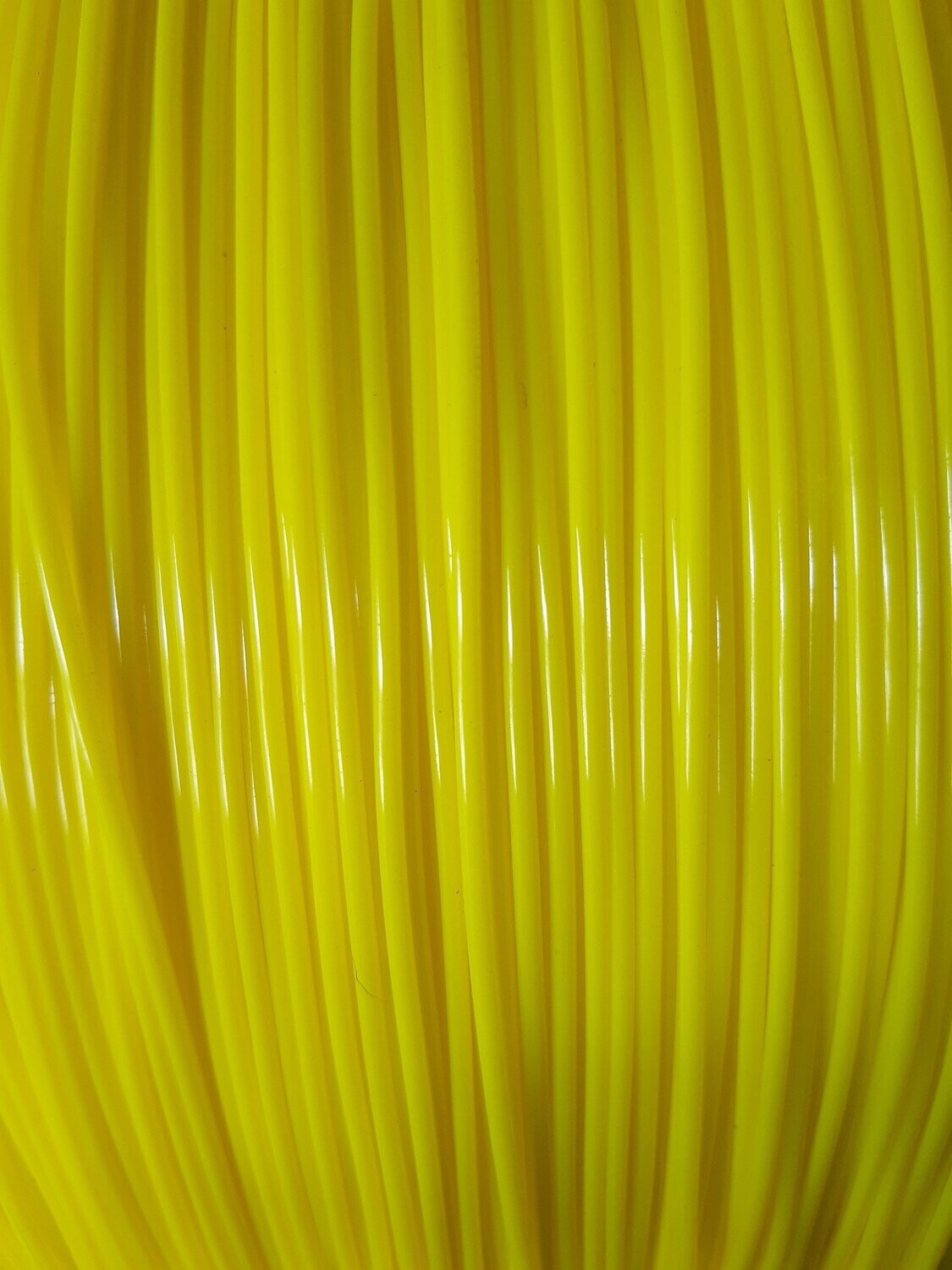 FIL JAUNE FLUO CREUX DE 4mm DE DIAMETRE (environ)