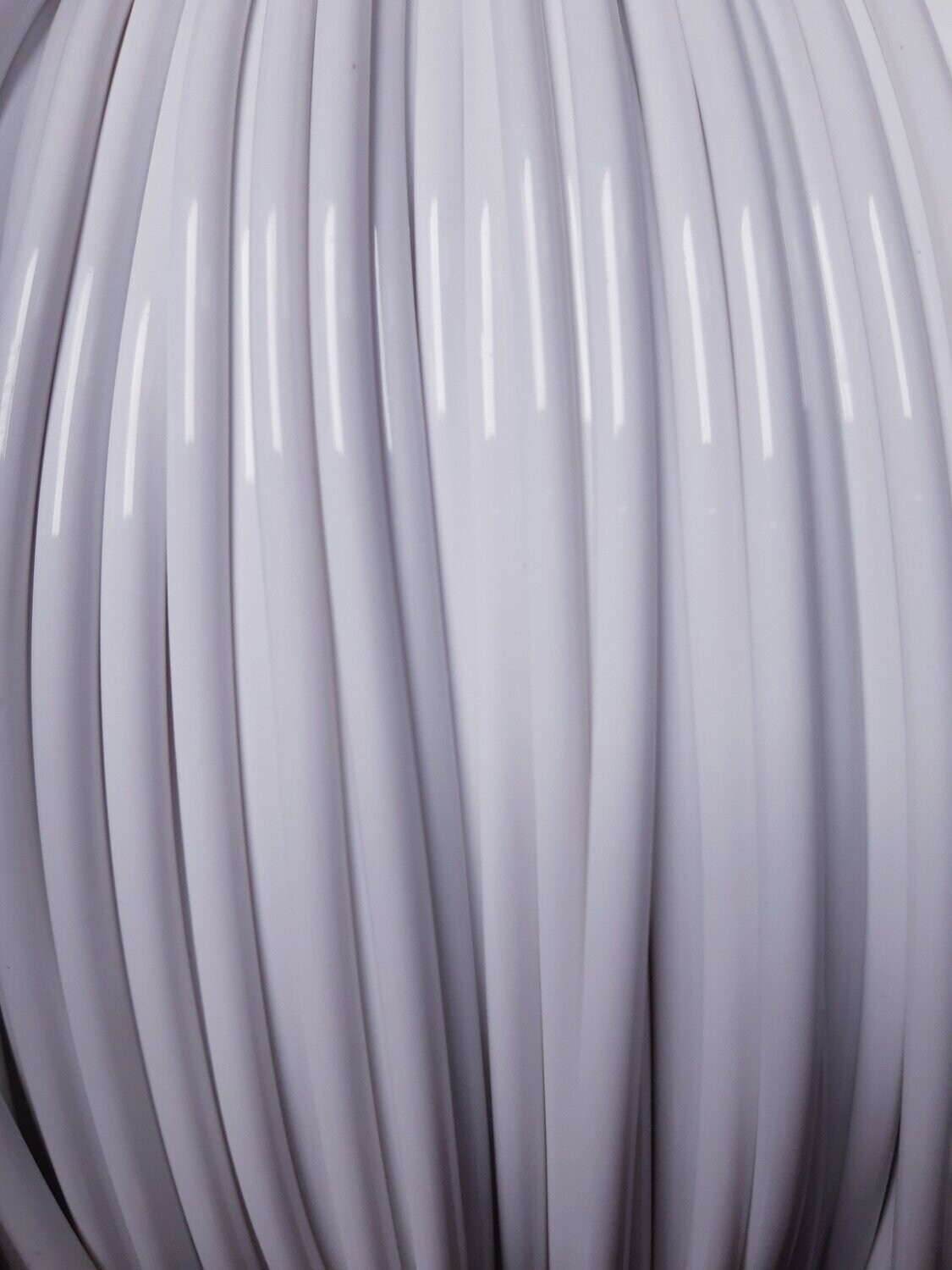 FIL BLANC CREUX DE 4mm DE DIAMETRE (environ)