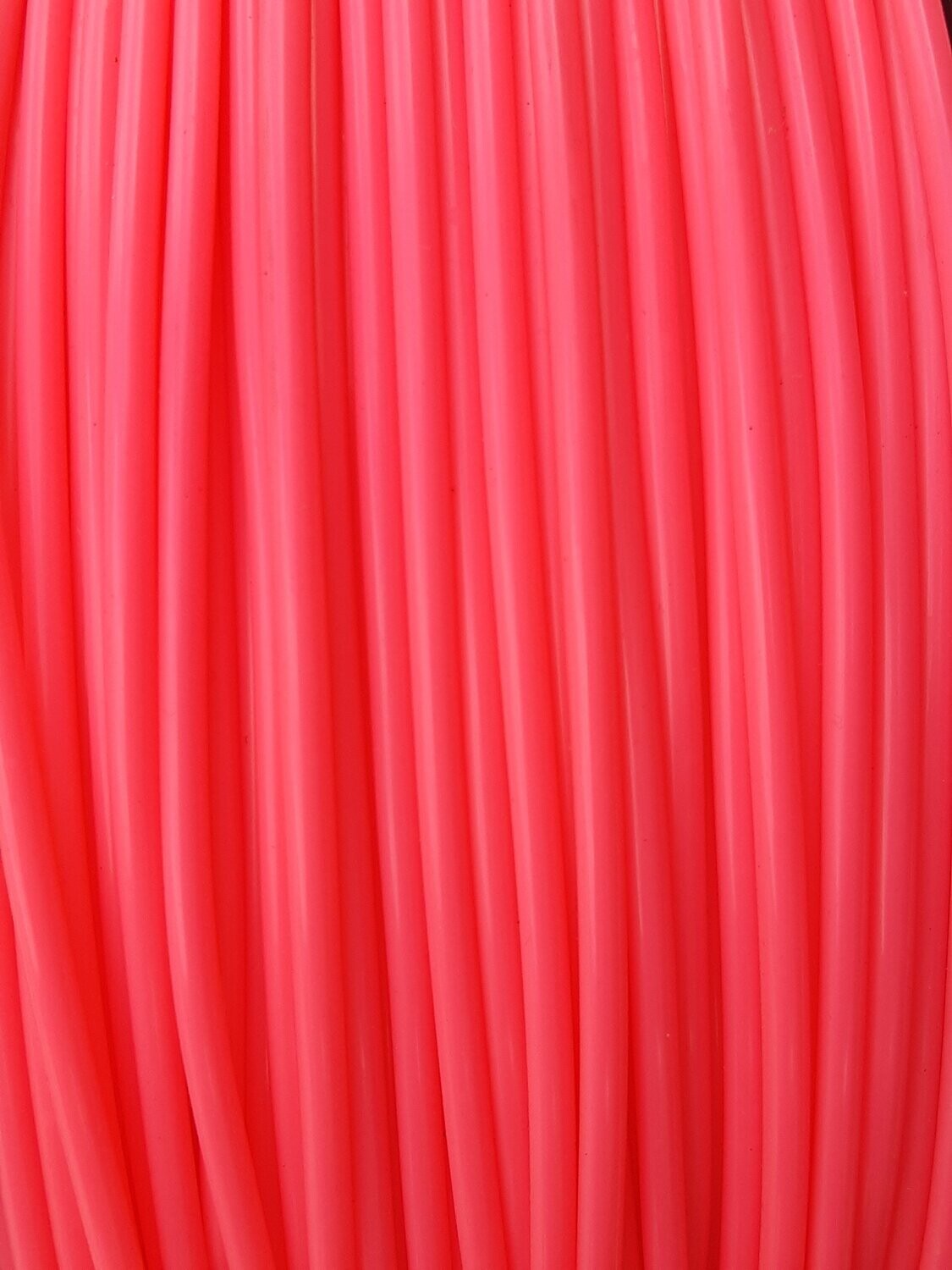 FIL ROSE FLUO CREUX DE 4mm DE DIAMETRE (environ)