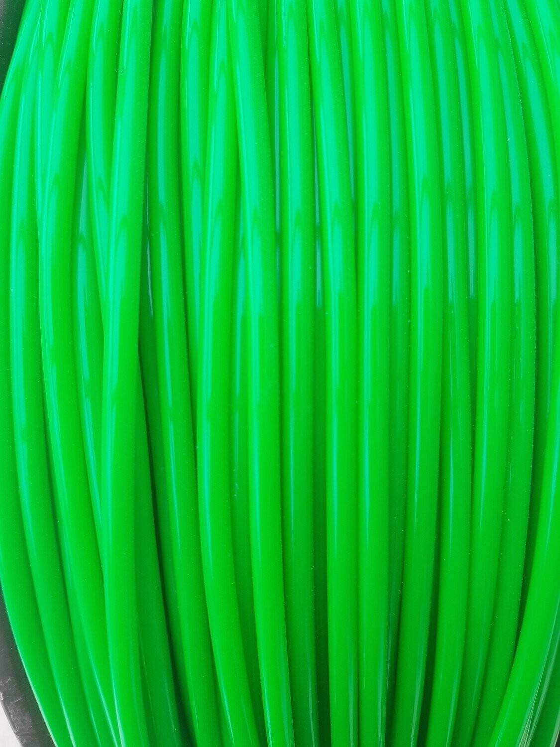 FIL VERT FLUO CREUX DE 4mm DE DIAMETRE (environ)