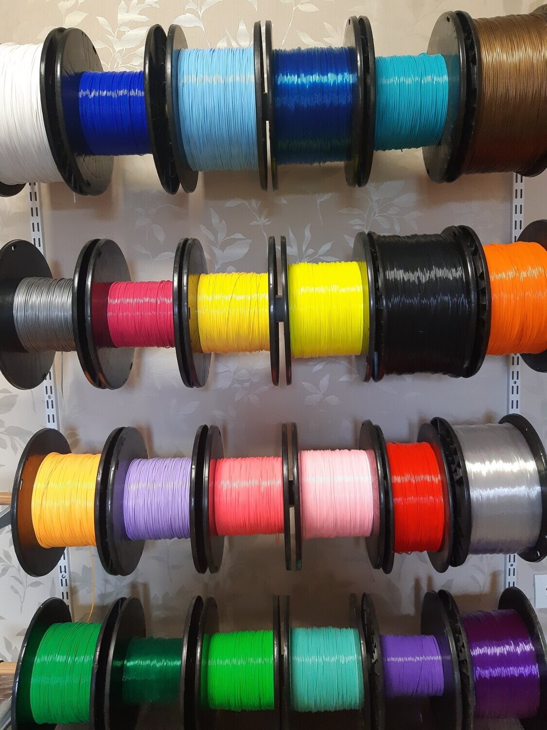 Lot De 50 Fils Métallisés Pour Scoubidou FOLIA - 1 Mètre Chacun - Réf. 733050