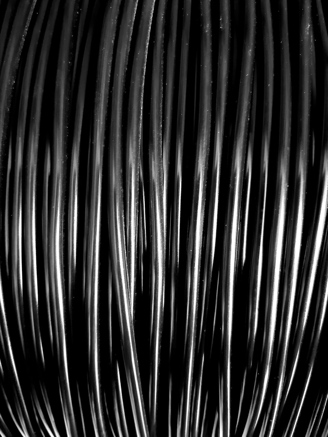 FIL NOIR PLEIN DE 4mm DE DIAMETRE (environ)