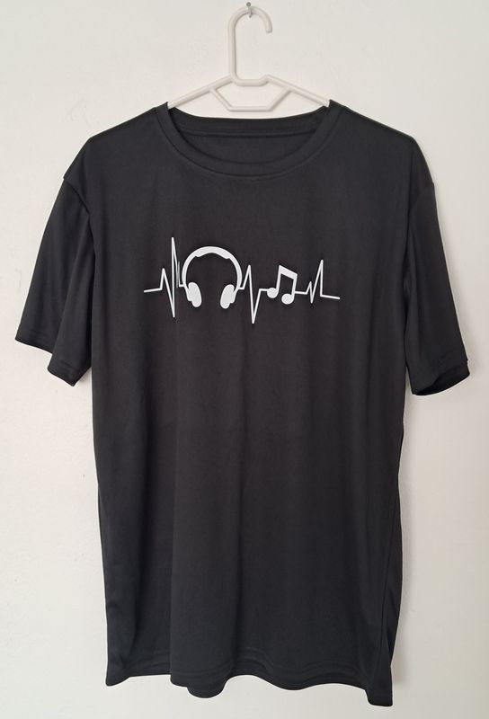 Men's Short Sleeve Black T-Shirt with Headphone Print (L)