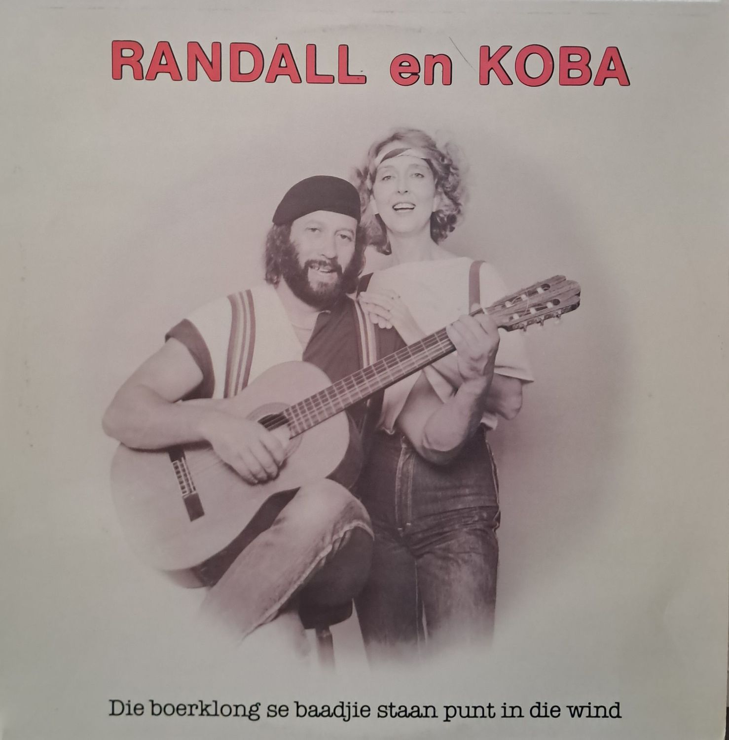 Randall & Koba – Die Boerklong Se Baadjie Staan Punt In Die Wind