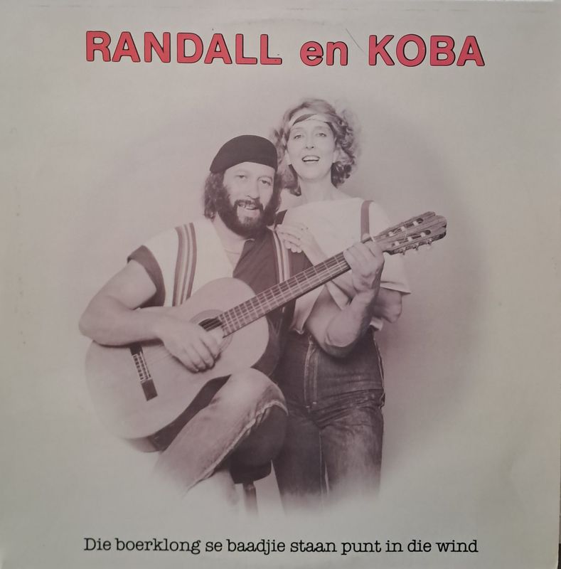Randall & Koba – Die Boerklong Se Baadjie Staan Punt In Die Wind