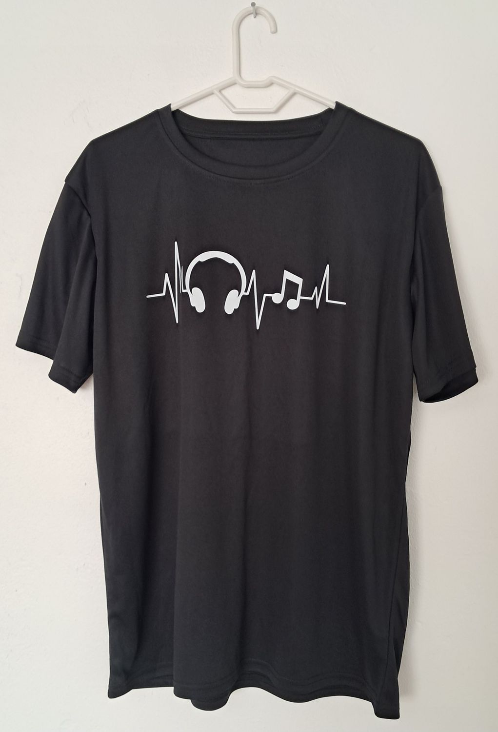 Men's Short Sleeve Black T-Shirt with Headphone Print (L) Men's Short Sleeve Black T-Shirt with Headphone Print (L)