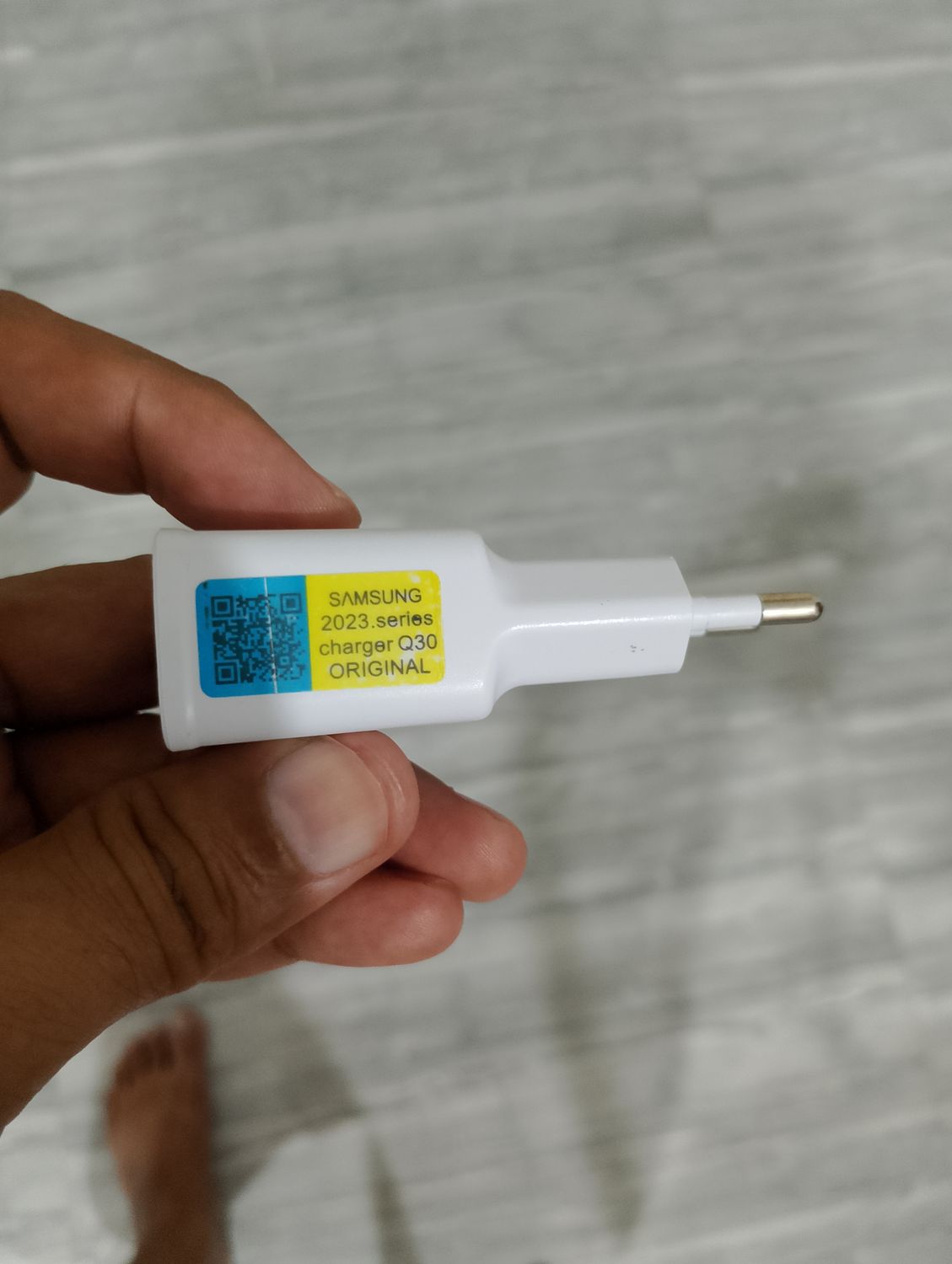 SAMSUNG ORIGINAL CHARGER WITH DATA CABLE. PACKED. WHOLE SALE RATE RS.280/- FOR 100 PIECE ORDER.
