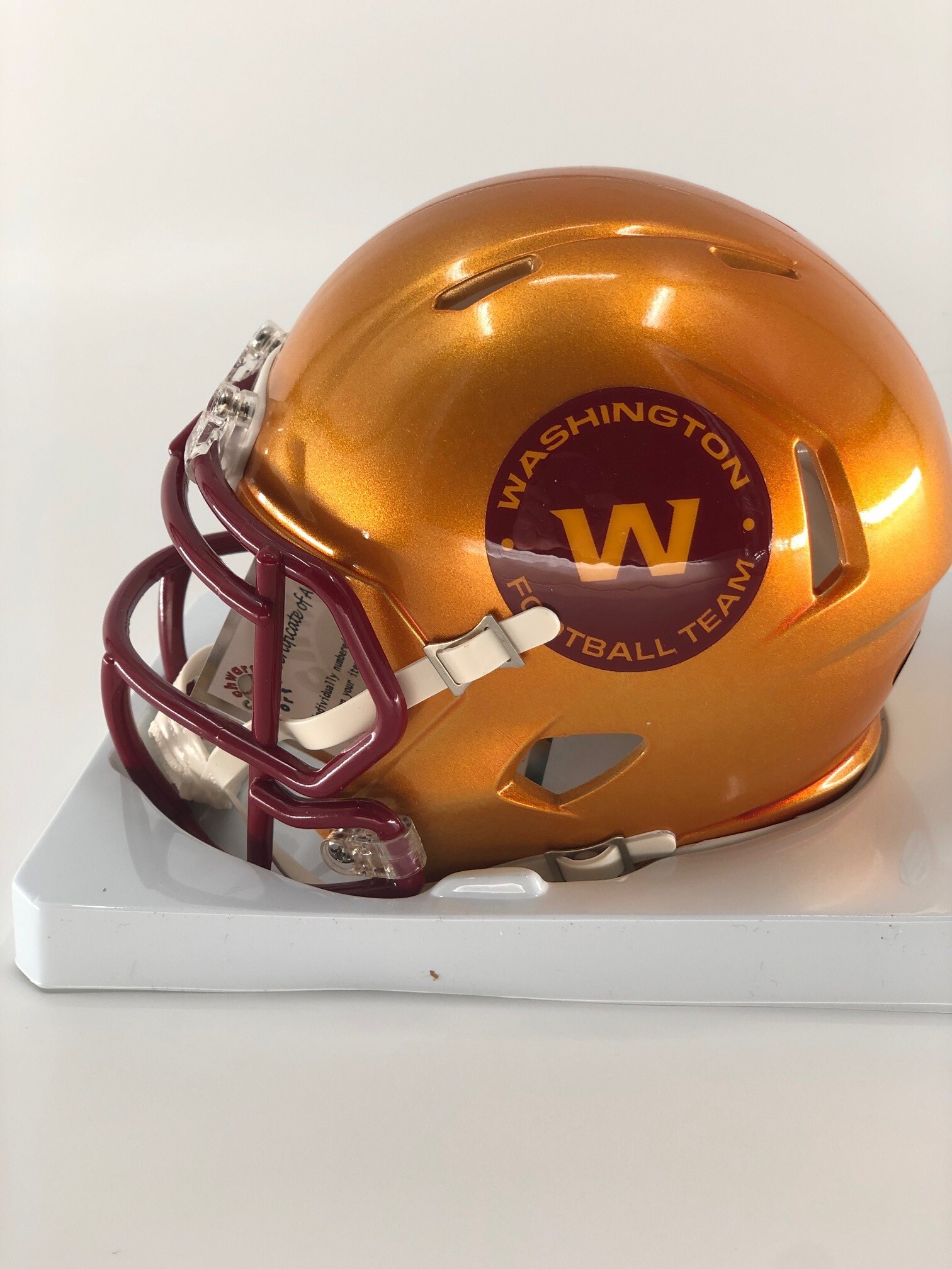 Washington Football Team Unsigned Riddell FLASH Alternate Revolution Speed  Replica Football Helmet