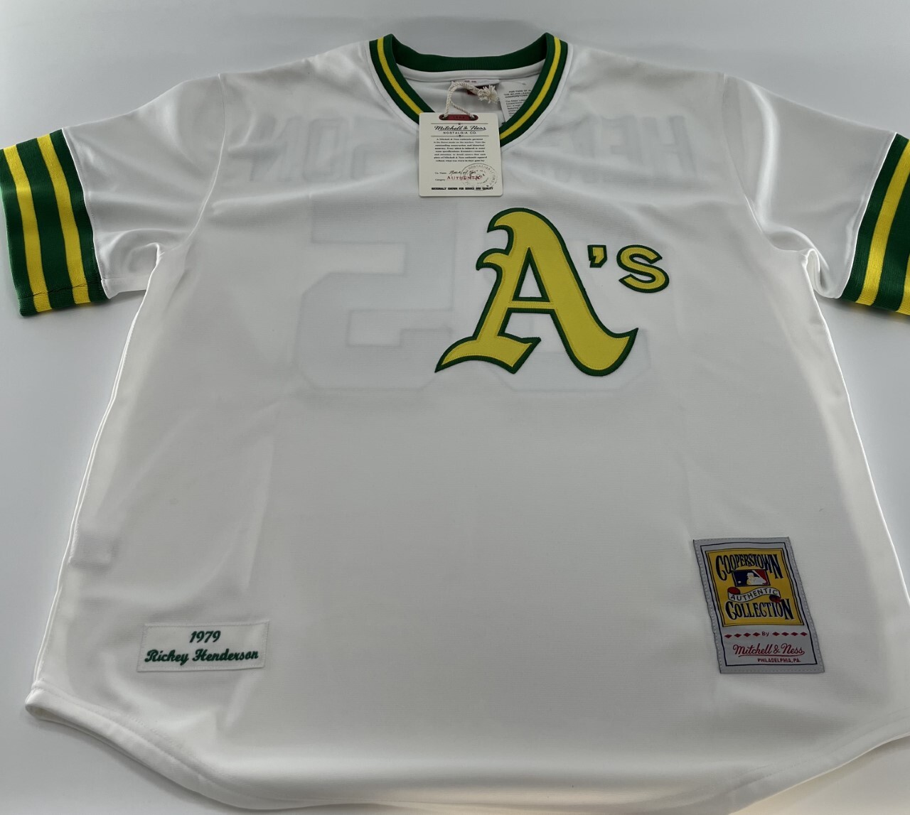 Press Pass Collectibles Athletics Rickey Henderson Man of Steal Signed White Nike Jersey BAS Witnessed