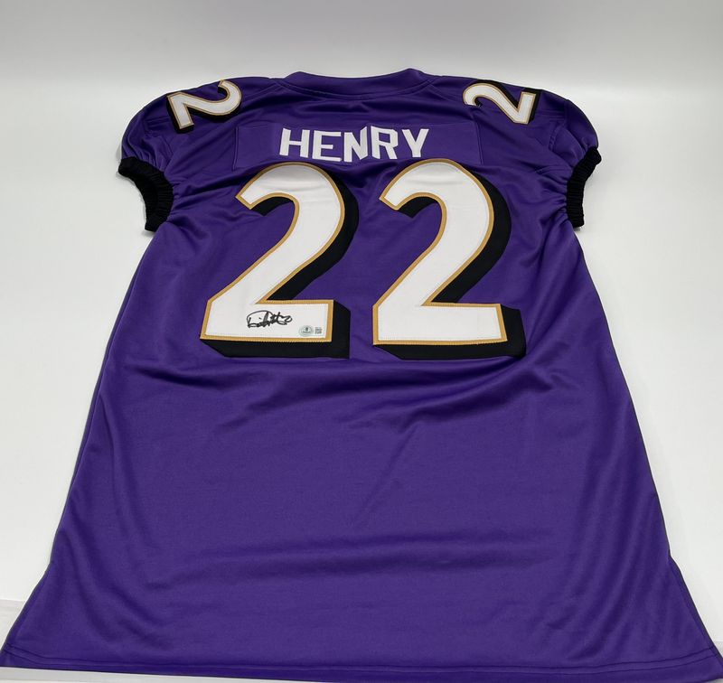 Derrick Henry Signed Jersey (Beckett)