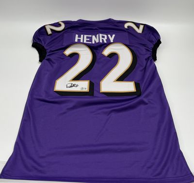 Derrick Henry Signed Jersey (Beckett)