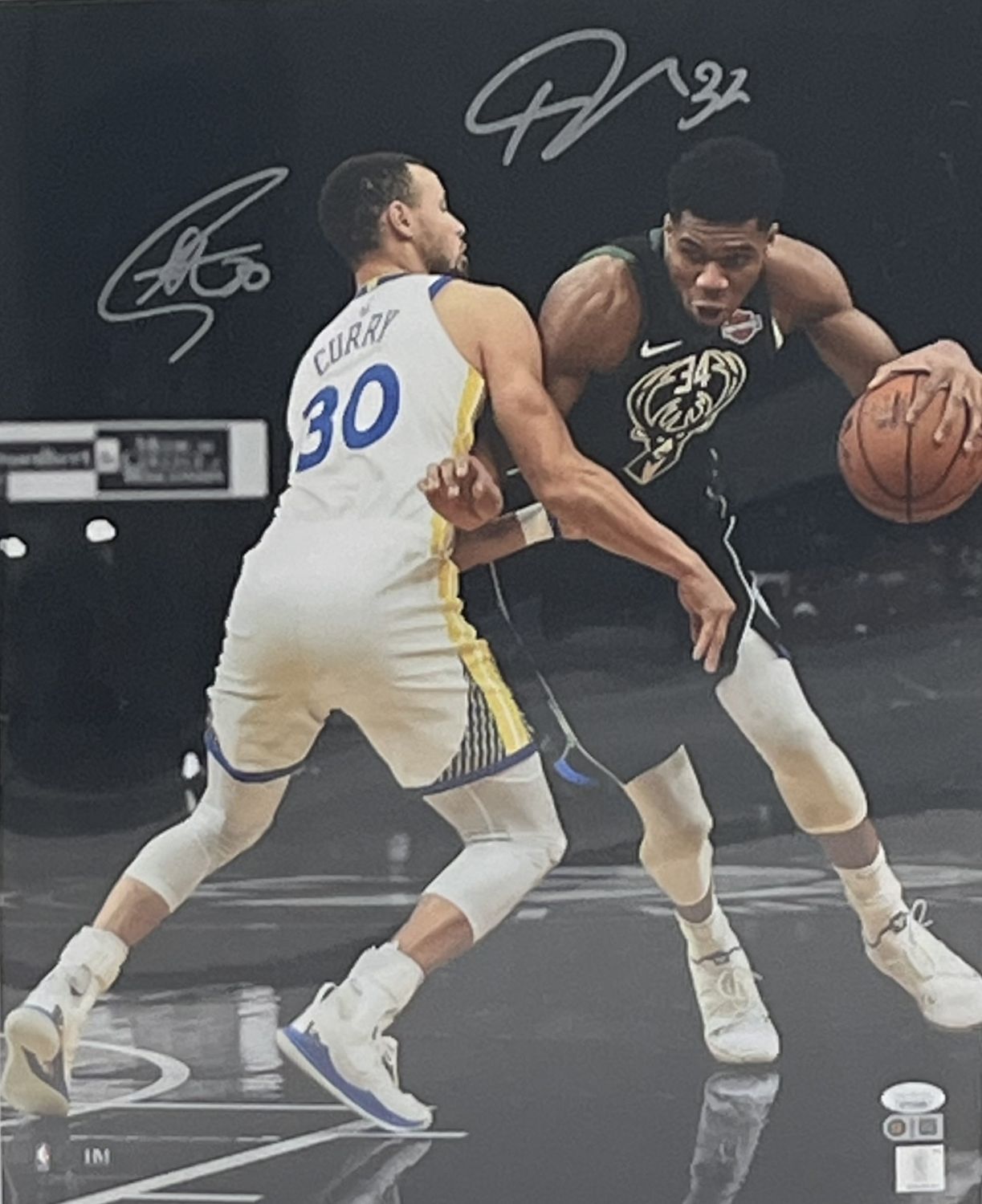 Steph Curry &amp; Giannis Antetokounmpo Signed 16x20 Photo (JSA &amp; Curry)