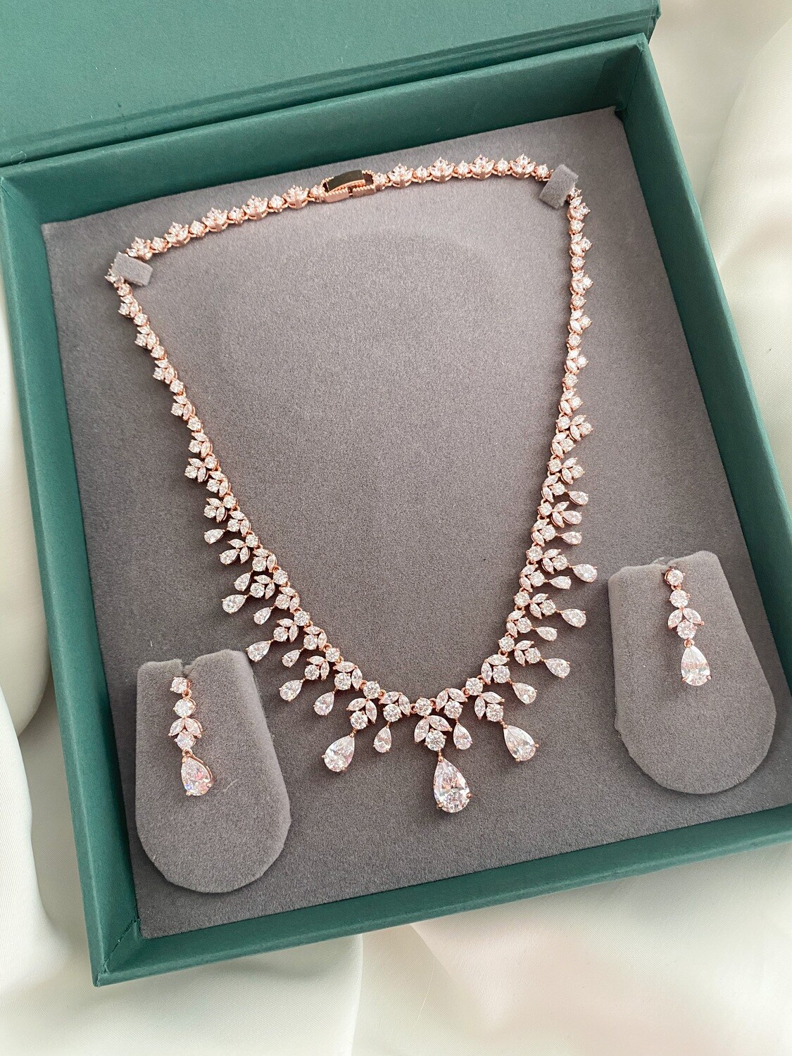 Naolli Cz Diamond Rosegold Necklace Set