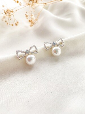 Ivy Crystal Ribbon Pearls Earrings