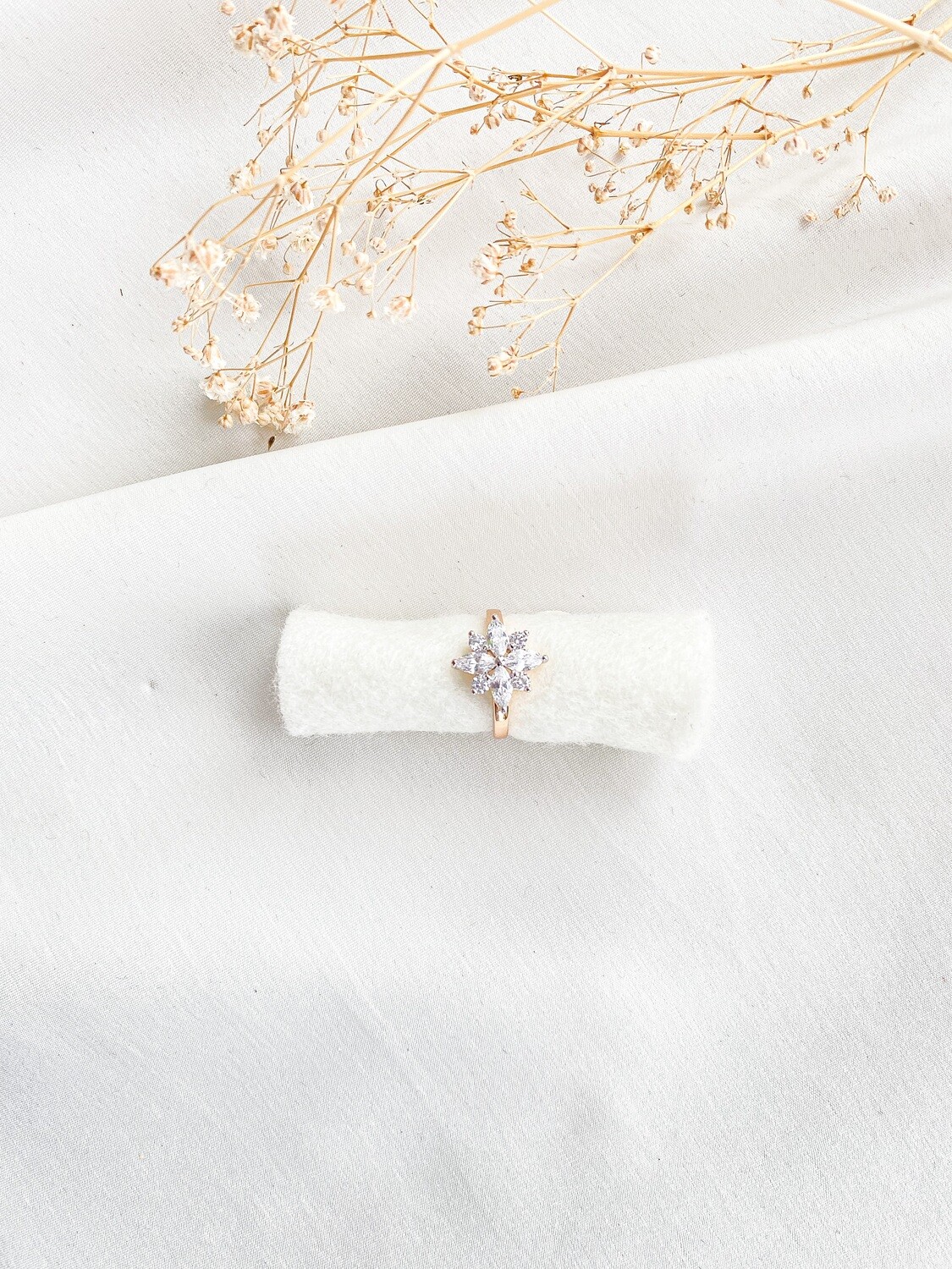 Amy Flower Diamond Gold Ring