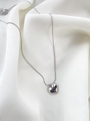 Laura Minimal Heart Silver Pendant