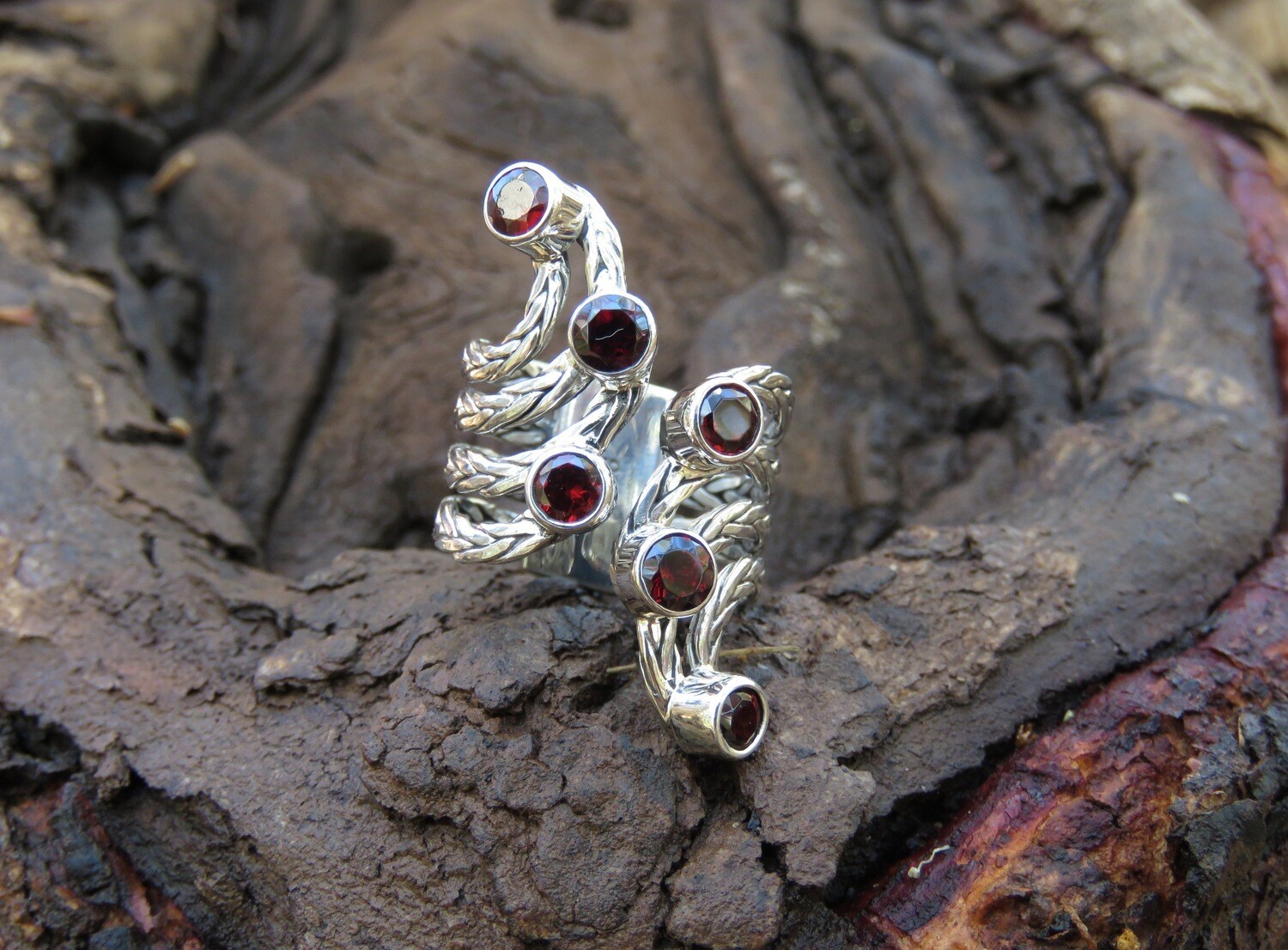 Sterling Silver Garnet Braided Women&#39;s RIng RI-980