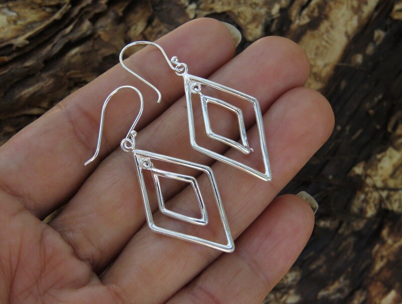 Sterling Silver Diamond Shape Dangle Earrings SE-402