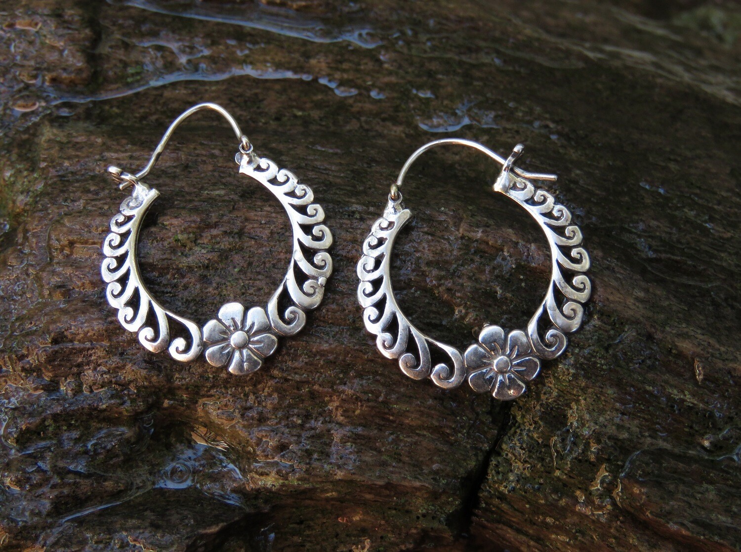 Sterling Silver Round Flower Earrings SE-410