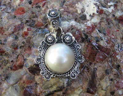 Sterling Silver Round Mabe Pearl Pendant SP-1152