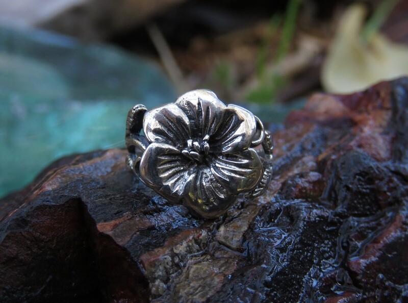 Sterling Silver Women&#39;s Flower Ring SR-334