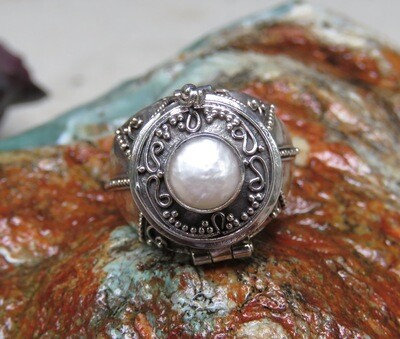Sterling Silver and mabe Pearl Bali Locket Ring LR-102