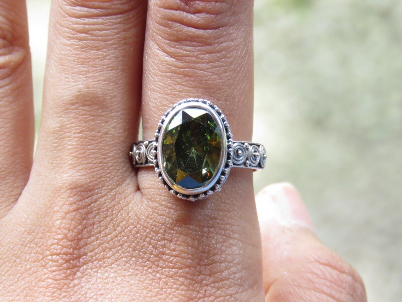 Sterling silver, Peridot gemstone, Bali filigree, Women&#39;s ring RI-1016