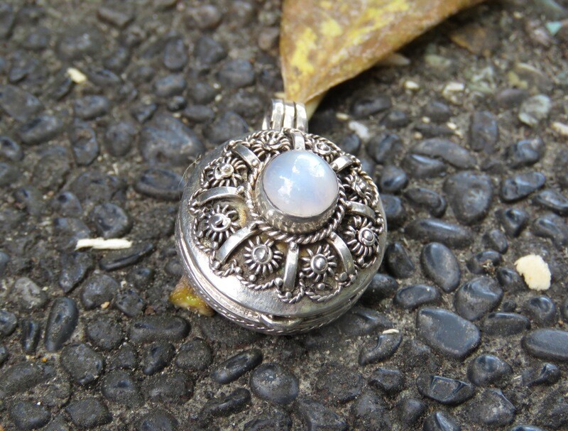 Sterling Silver Rainbow Moonstone Bali Locket Pendant LP-313