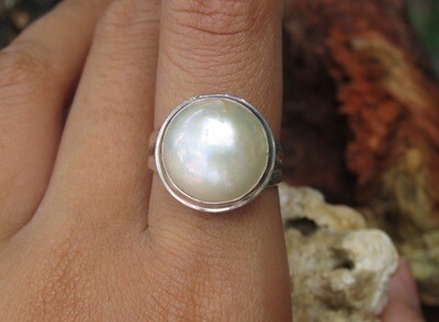 Sterling silver, White Mabe Pearl, Gemstone ring RI-1024