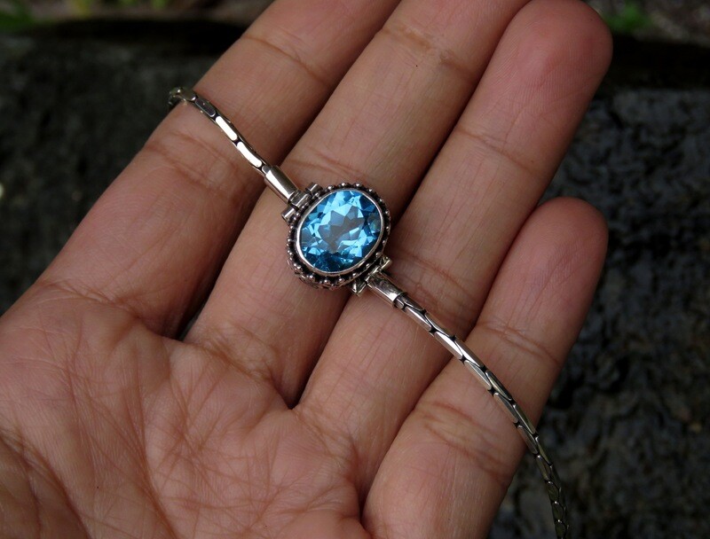 Sterling Silver Blue Topaz Women&#39;s Bracelet SBB-633