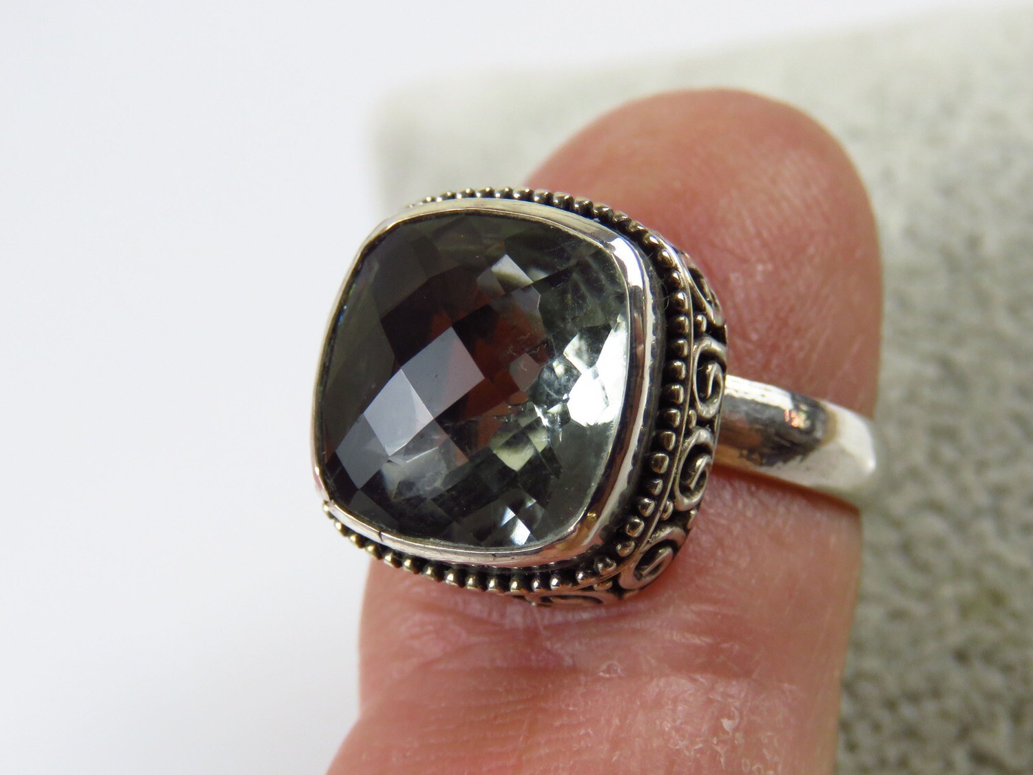 Sterling Silver, Bali Motif, Green Quartz, Gemstone Ring RI-1045