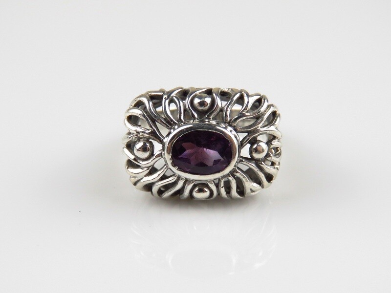 Sterling Silver, Amethyst, Oval Shape, Gemstone Ring RI-1091