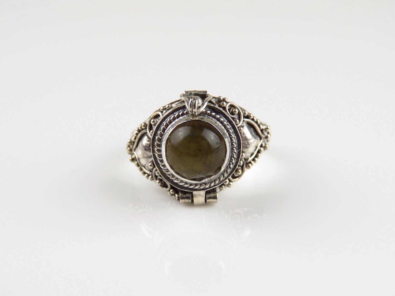Sterling Silver, Labradorite, Round Shape, Bali Motif, Locket Ring LR-129