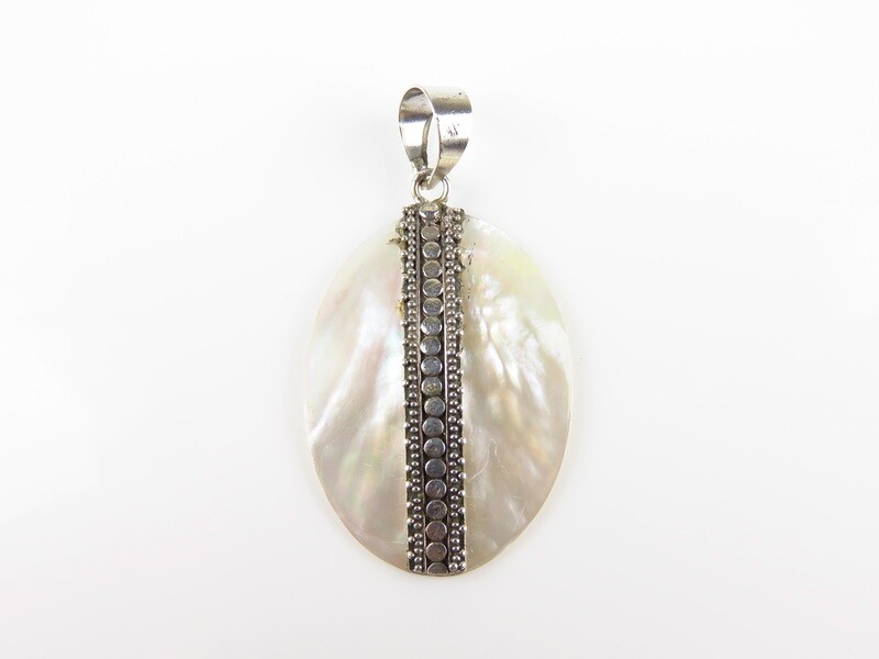 Sterling silver, Oval shape, White color, Shell pendant SHP-101