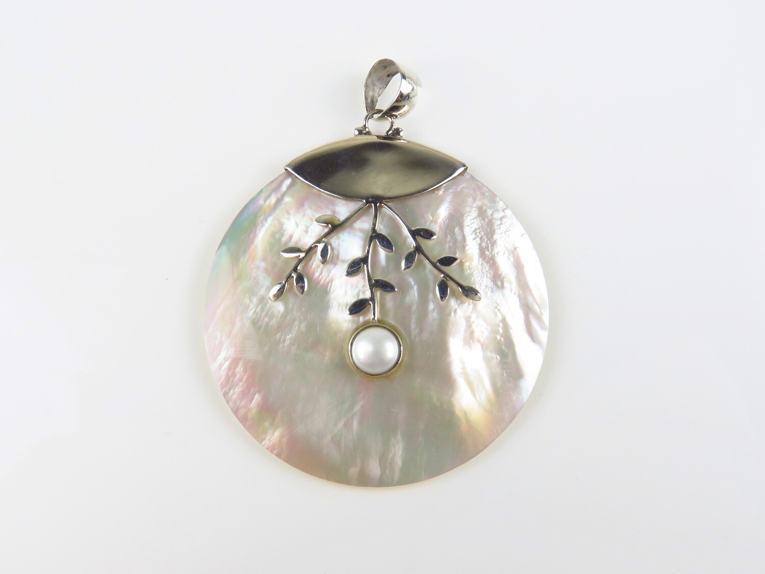 Sterling Silver, Pearl, White Shell, Leaf Design, Round Shape Pendant SHP-120