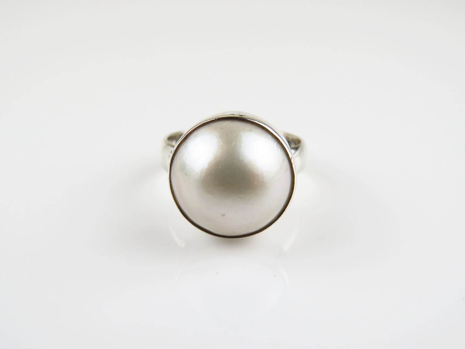 Sterling silver, White Mabe Pearl, Gemstone ring RI-1130