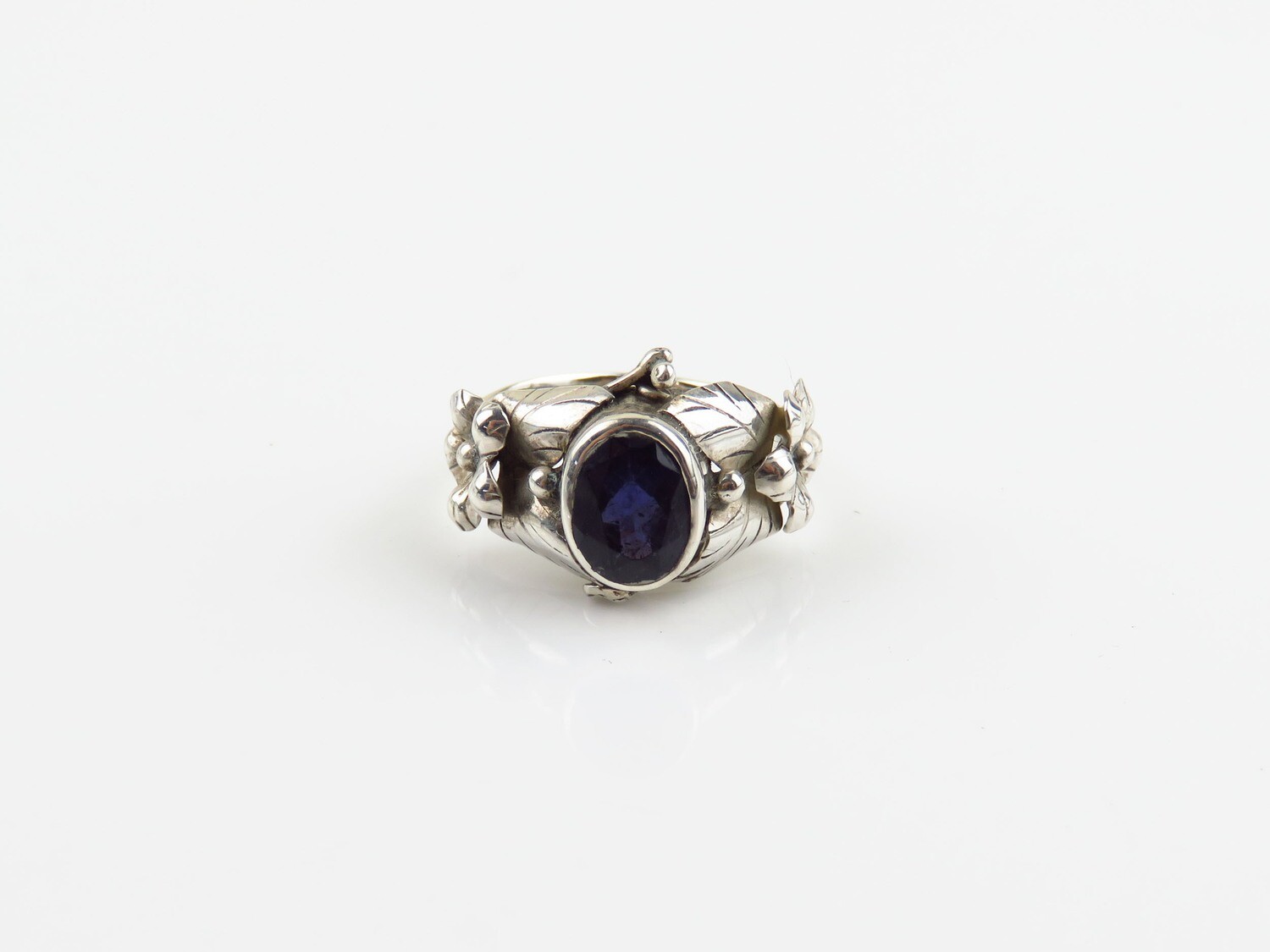 Sterling Silver, Amethyst, Gemstone Ring RI-1152