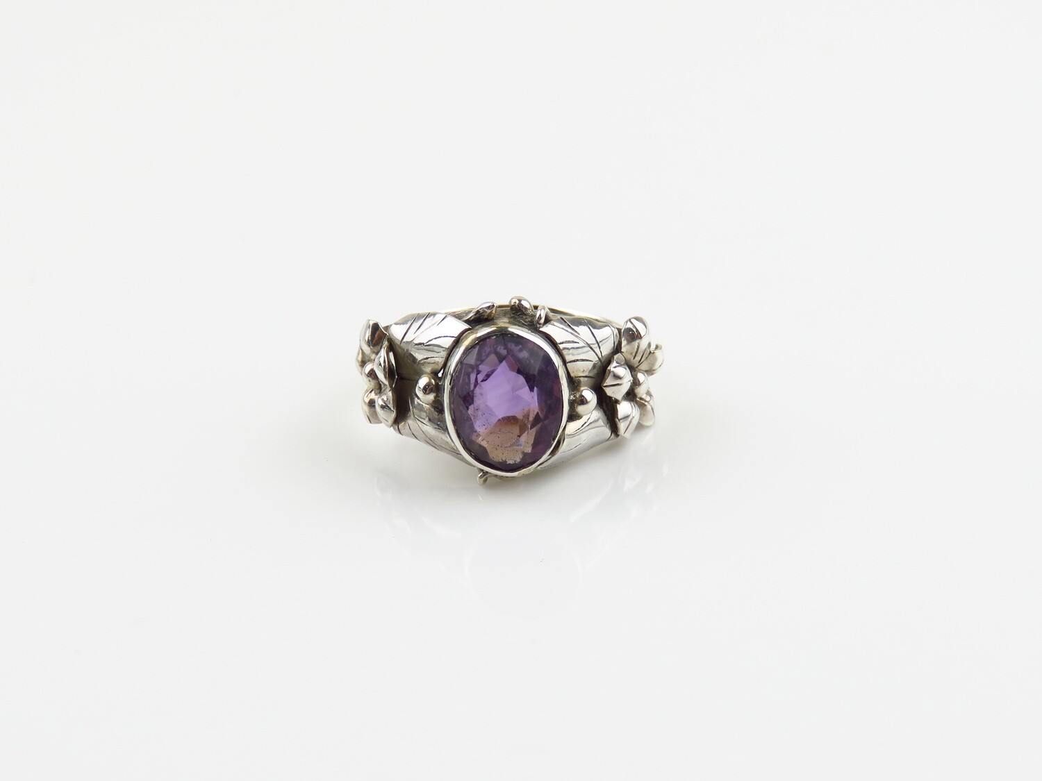 Sterling Silver, Amethyst, Leaf Design, Gemstone Ring RI-1156