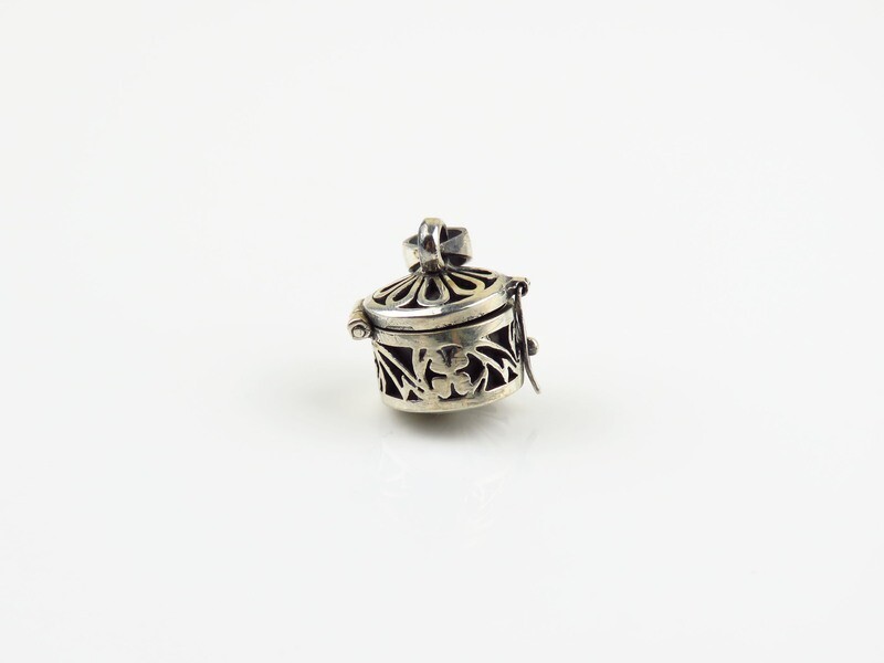 Sterling Silver, Round Locket Pendant LP-332