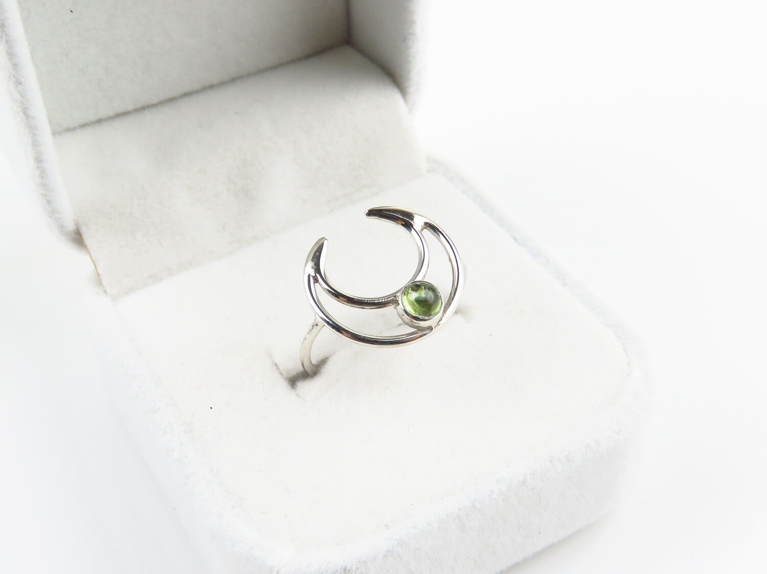 Sterling Silver, Peridot Cabochon, Gemstone ring RI-1167